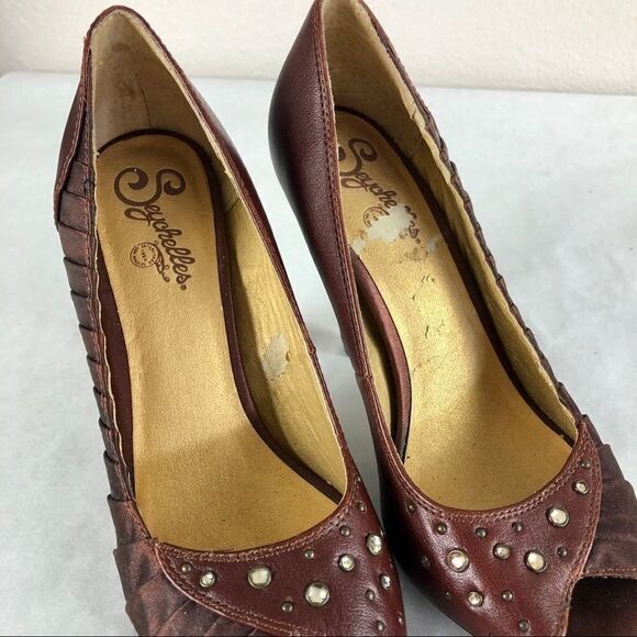 Seychelles Satin/Leather Embellished Peep Toe Heel - Picture 8 of 8